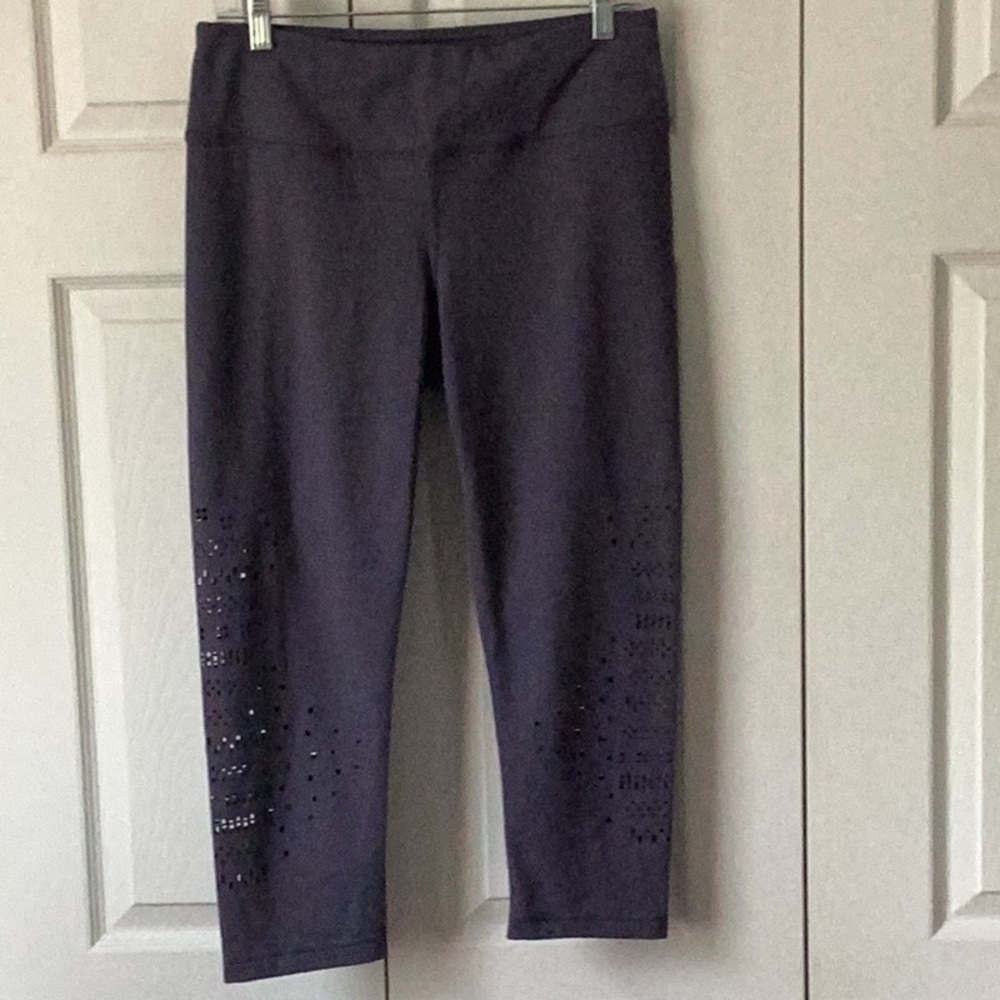 Like new! Yogalicious capri yoga pants with fun die cut design on lower leg.